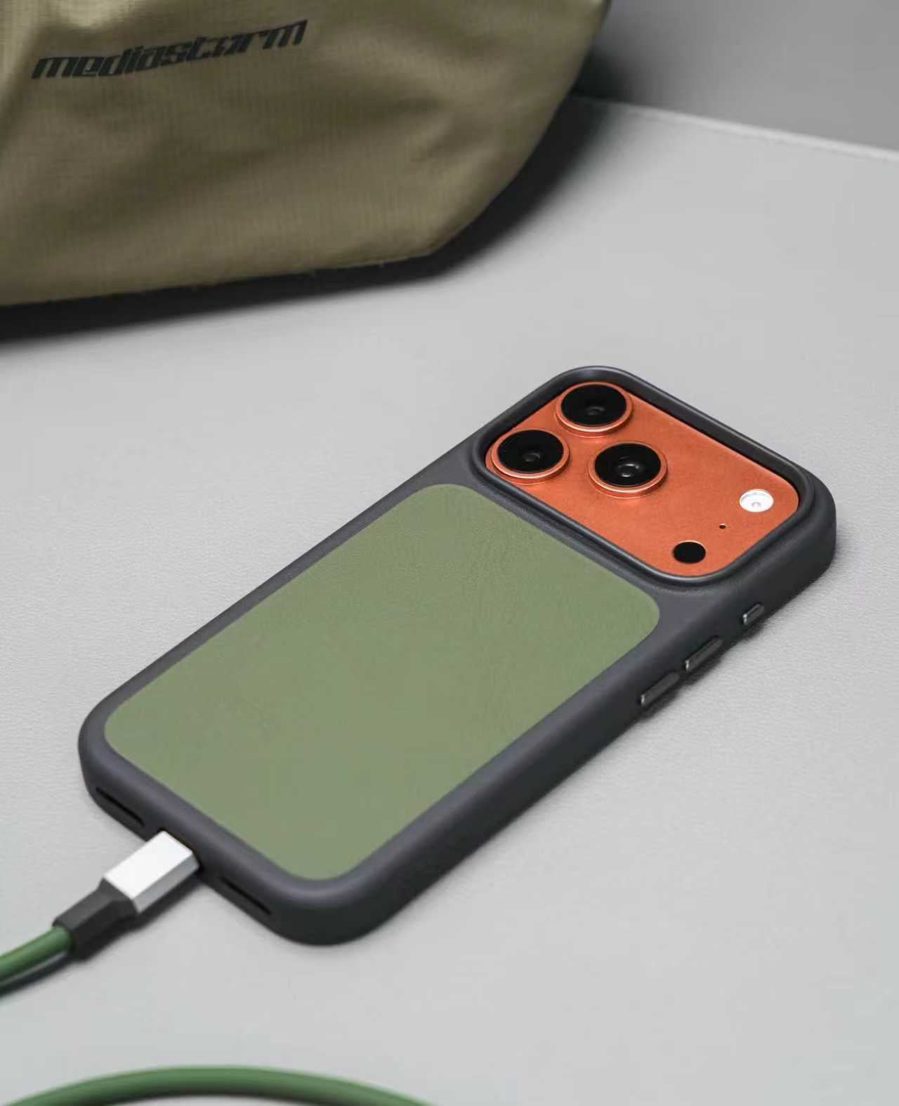 iPhone 17 Pro Max |  MagSafe
